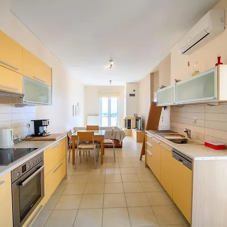 Dafni's Seaview House 公寓